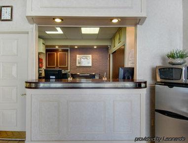 Travelodge Inn & Suites Latham Interior photo