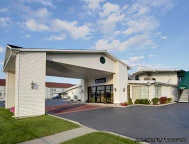 Travelodge Inn & Suites Latham Exterior photo