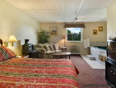 Travelodge Inn & Suites Latham Room photo