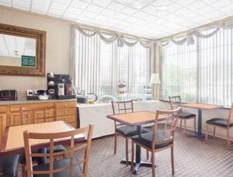 Travelodge Inn & Suites Latham Restaurant photo