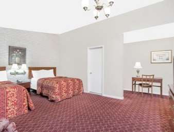 Travelodge Inn & Suites Latham Room photo