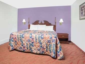 Travelodge Inn & Suites Latham Room photo